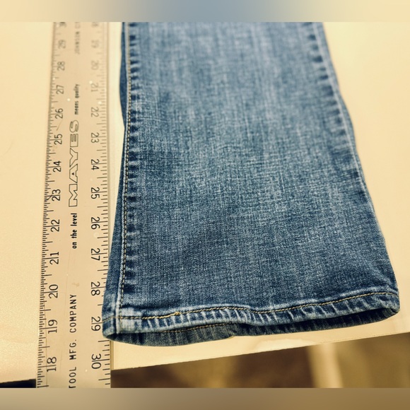 Levi’s Women’s Classic Bootcut Jeans SZ 32 Dark Blue Wash like new! - Picture 11 of 12